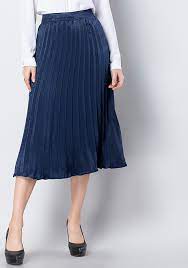 This image has an empty alt attribute; its file name is midi-skirt.jpg